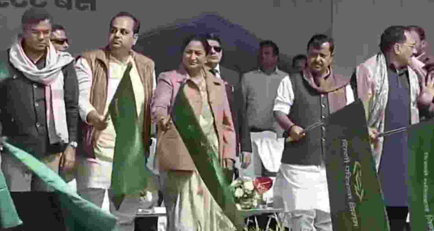 On completion of one year of BJP govt, Delhi gets 500 EV buses On completion of one year of BJP govt, Delhi gets 500 EV buses