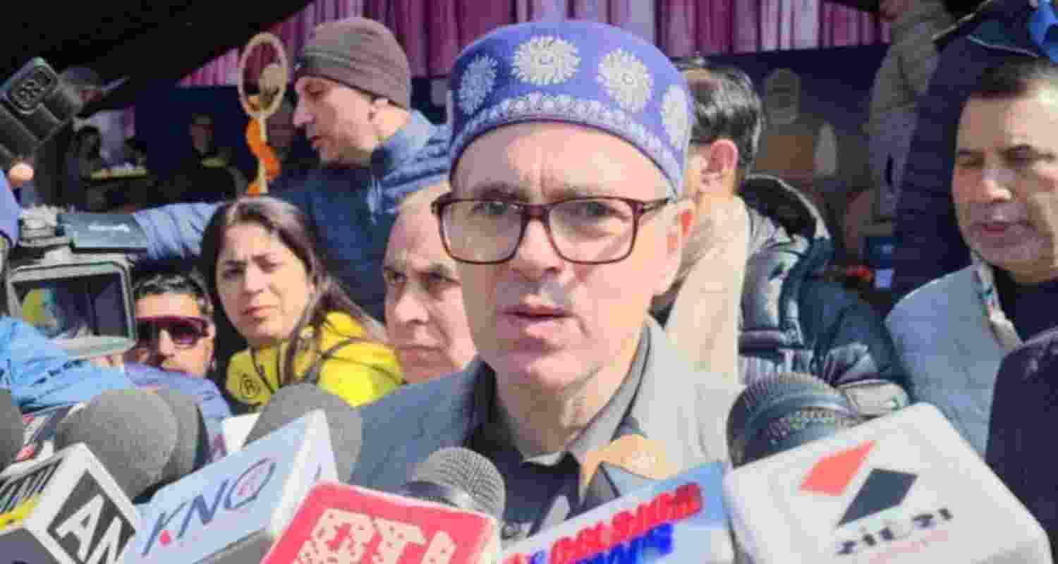 J&K CM calls for 'artificial snow' to promote Gulmarg skiing J&K CM calls for 'artificial snow' to promote Gulmarg skiing