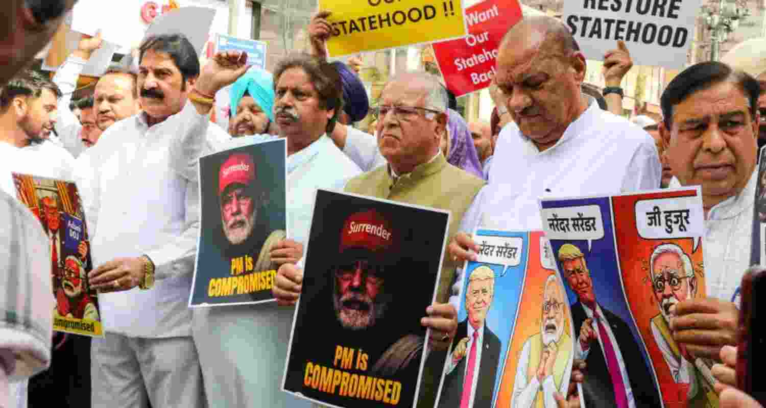 J&K Congress stages protests over Indo-US trade deal J&K Congress stages protests over Indo-US trade deal