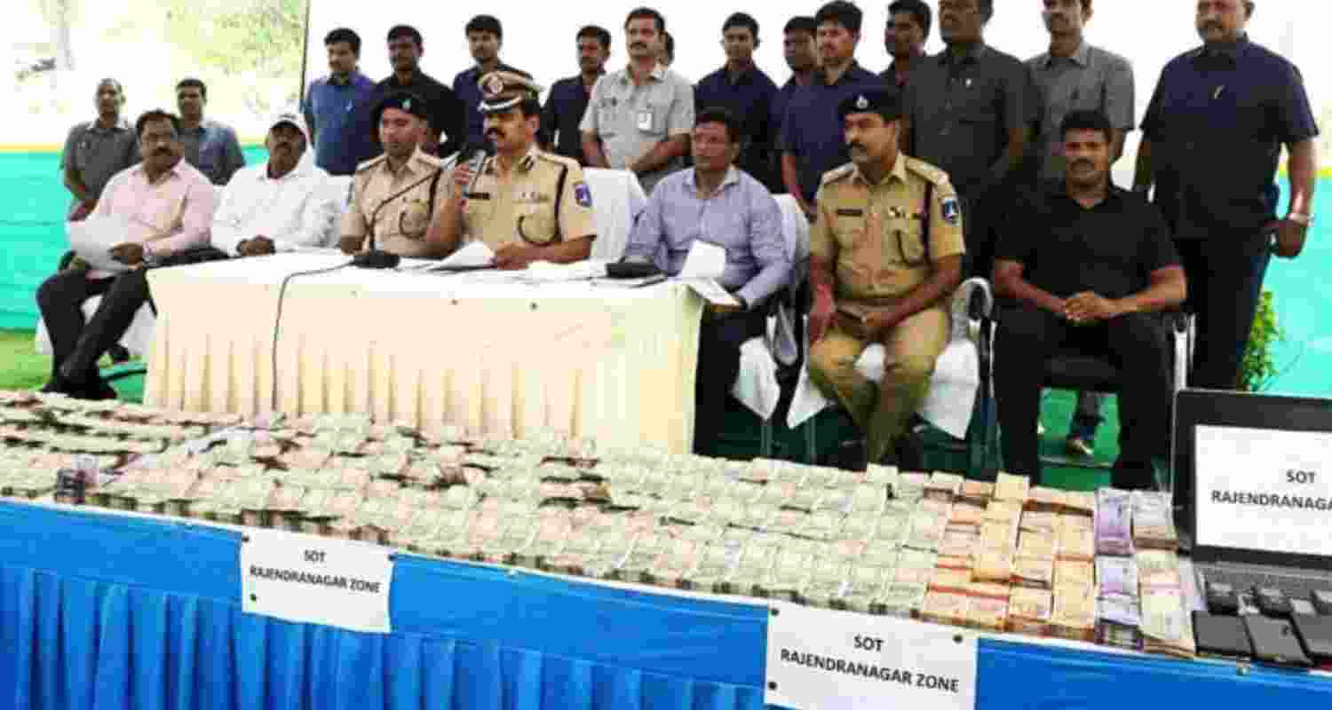Delhi Police dismantles illegal arms supply, betting racket Delhi Police dismantles illegal arms supply, betting racket