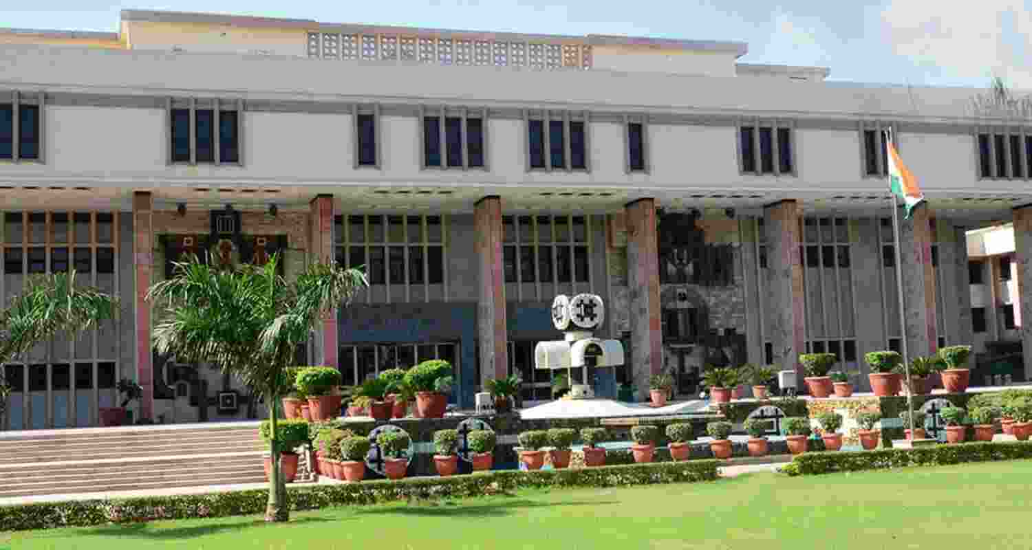 Contempt charges against woman lawyer for remarks against judge Contempt charges against woman lawyer for remarks against judge