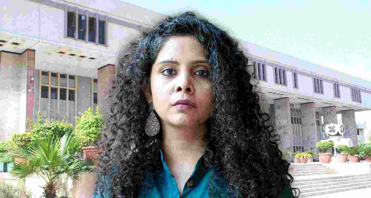Delhi HC rebukes Rana Ayyub's tweets as 'highly derogatory' Delhi HC rebukes Rana Ayyub's tweets as 'highly derogatory'