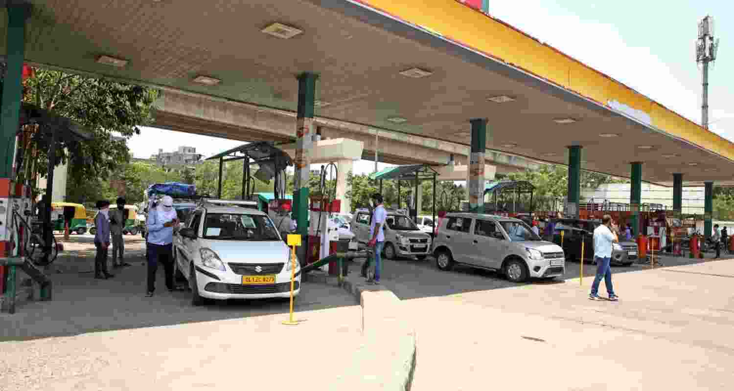 CNG crosses Rs 80 in Delhi, taxi-auto unions urge raise in fares CNG crosses Rs 80 in Delhi, taxi-auto unions urge raise in fares