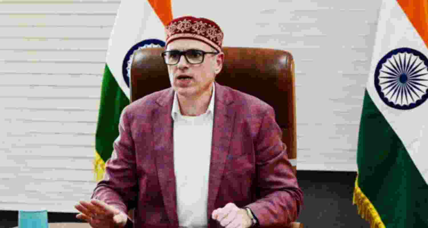 Omar writes to Centre over Haj pilgrims' baggage,seeks resolution Omar writes to Centre over Haj pilgrims' baggage,seeks resolution