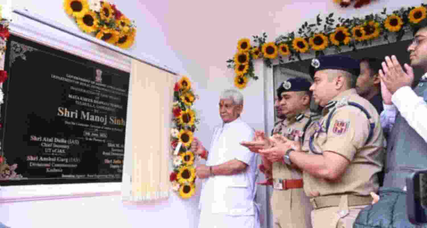 J&K LG inaugurates Yatri Bhawan facility at Kheer Bhawani temple J&K LG inaugurates Yatri Bhawan facility at Kheer Bhawani temple