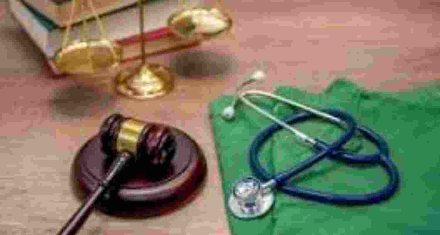 SC refuses to halt probe into govt docs' private practice in UP SC refuses to halt probe into govt docs' private practice in UP