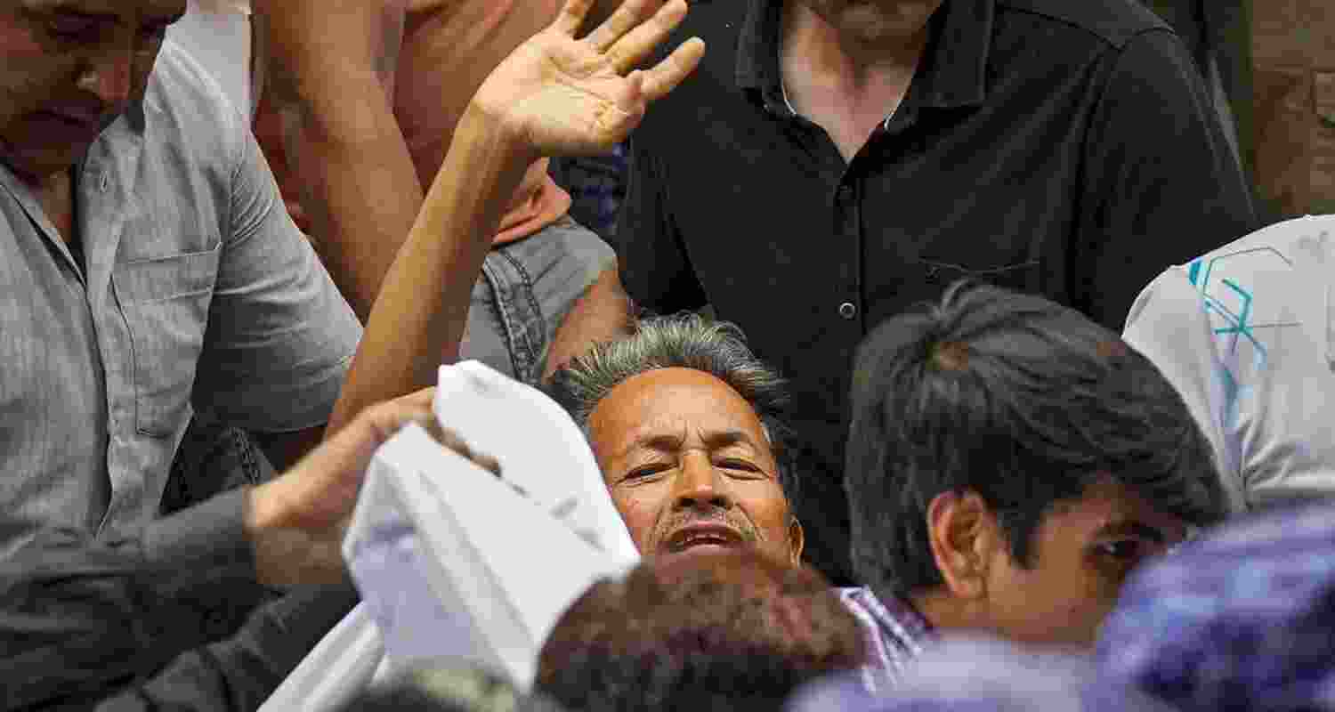 AIIMS docs seek enquiry by Prez into Wangchuk's 'detention' AIIMS docs seek enquiry by Prez into Wangchuk's 'detention'