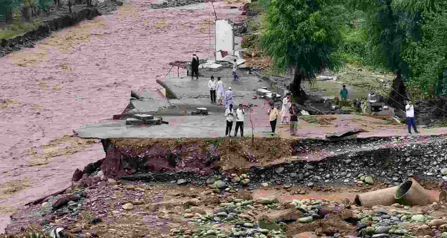MET warns of heavy rain, flashfloods in J&K from July 28-31 MET warns of heavy rain, flashfloods in J&K from July 28-31