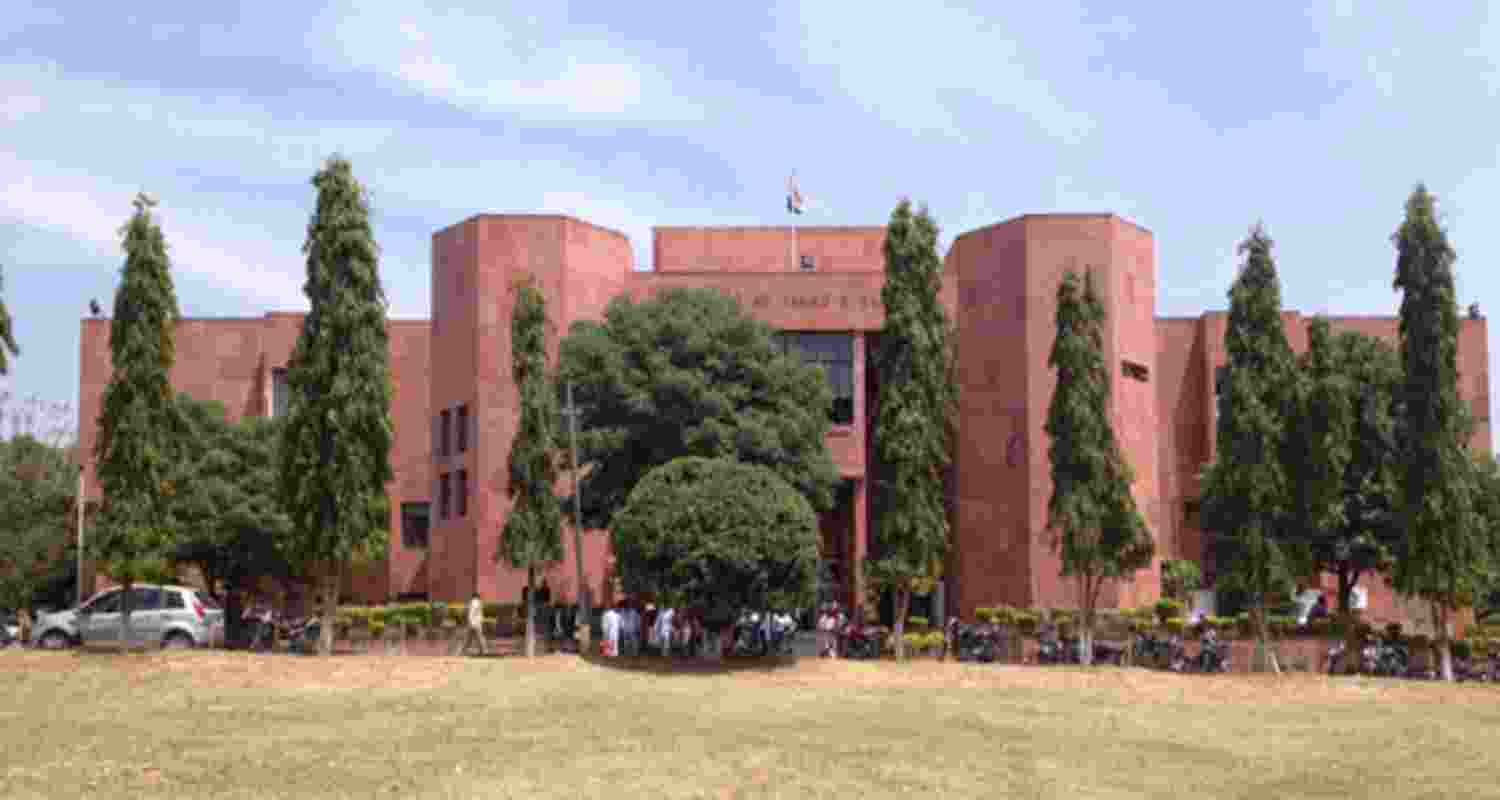 J&K HC upholds dismissal of judge on bribery charges J&K HC upholds dismissal of judge on bribery charges