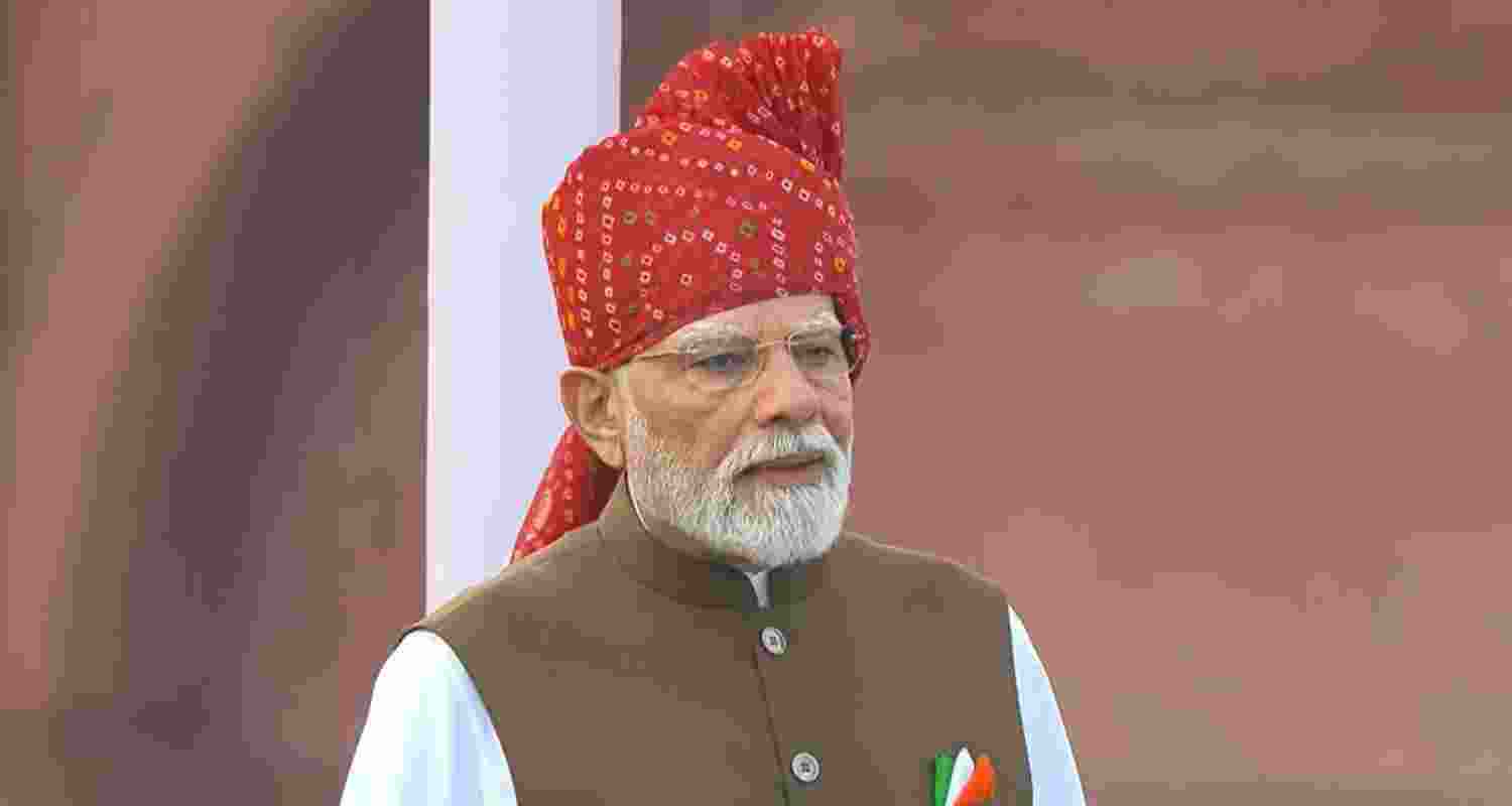 Isolate 'Dimagi naxals' : PM, forces at work against India:RSS Isolate 'Dimagi naxals' : PM, forces at work against India:RSS