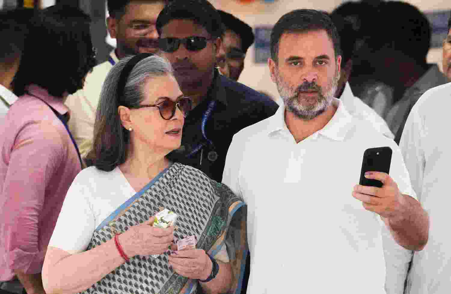 Delhi LS polls: Sonia Gandhi, Rahul cast vote Delhi LS polls: Sonia Gandhi, Rahul cast vote