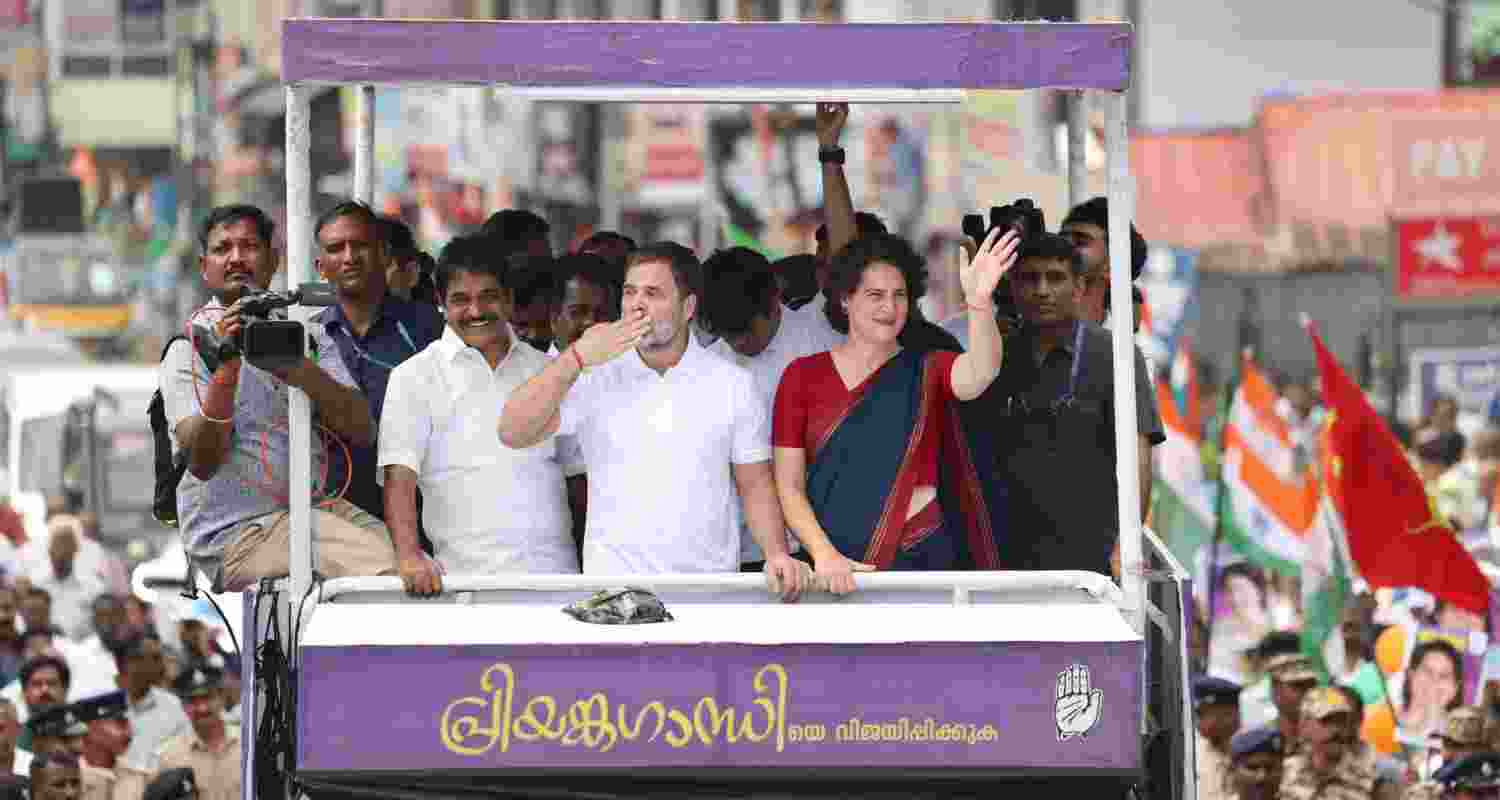 Rahul joins Priyanka in final leg of campaign in Wayanad Rahul joins Priyanka in final leg of campaign in Wayanad