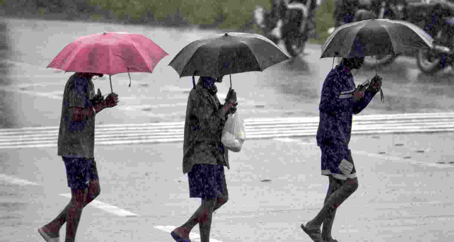 IMD issued heavy rain warnings for Tamil Nadu and Kerala, while Chennai and north coastal areas brace for heatwave conditions. IMD issued heavy rain warnings for Tamil Nadu and Kerala, while Chennai and north coastal areas brace for heatwave conditions.