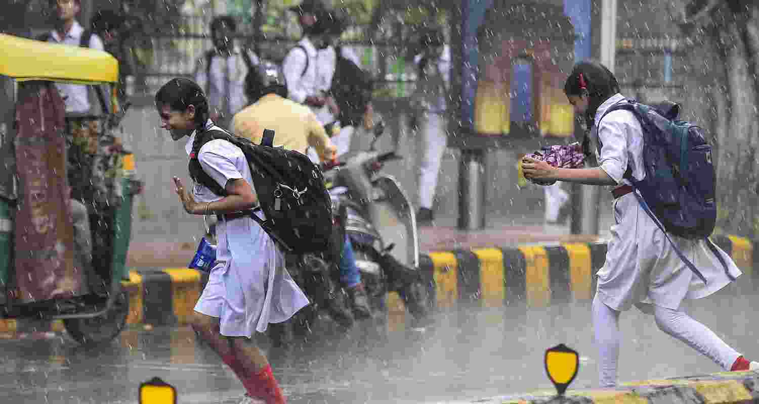 IMD predicts rain, thunderstorm across Tamil Nadu IMD predicts rain, thunderstorm across Tamil Nadu