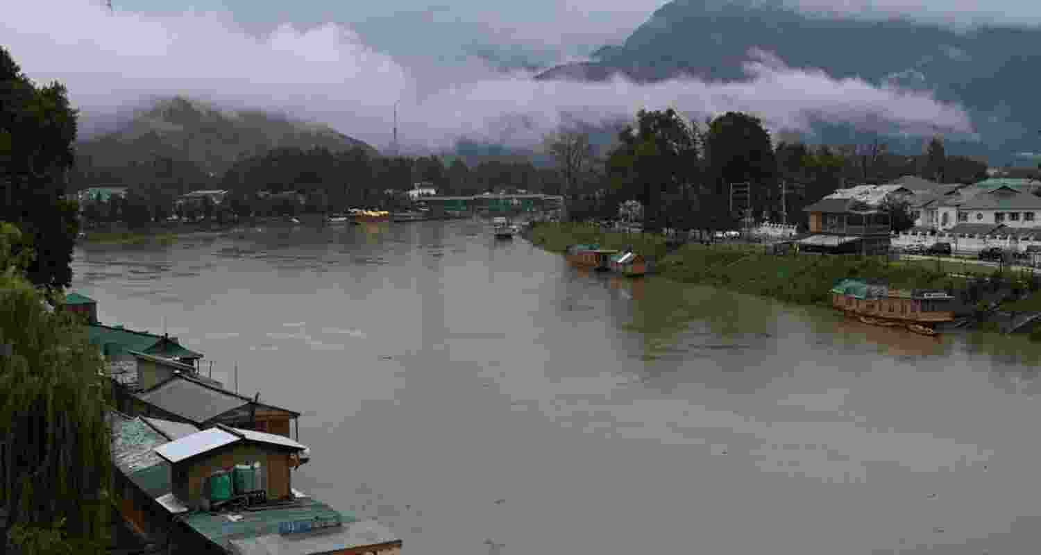 Jhelum breached the bund near Zoonipora village in Budgam district during the early hours of Thursday. Jhelum breached the bund near Zoonipora village in Budgam district during the early hours of Thursday.
