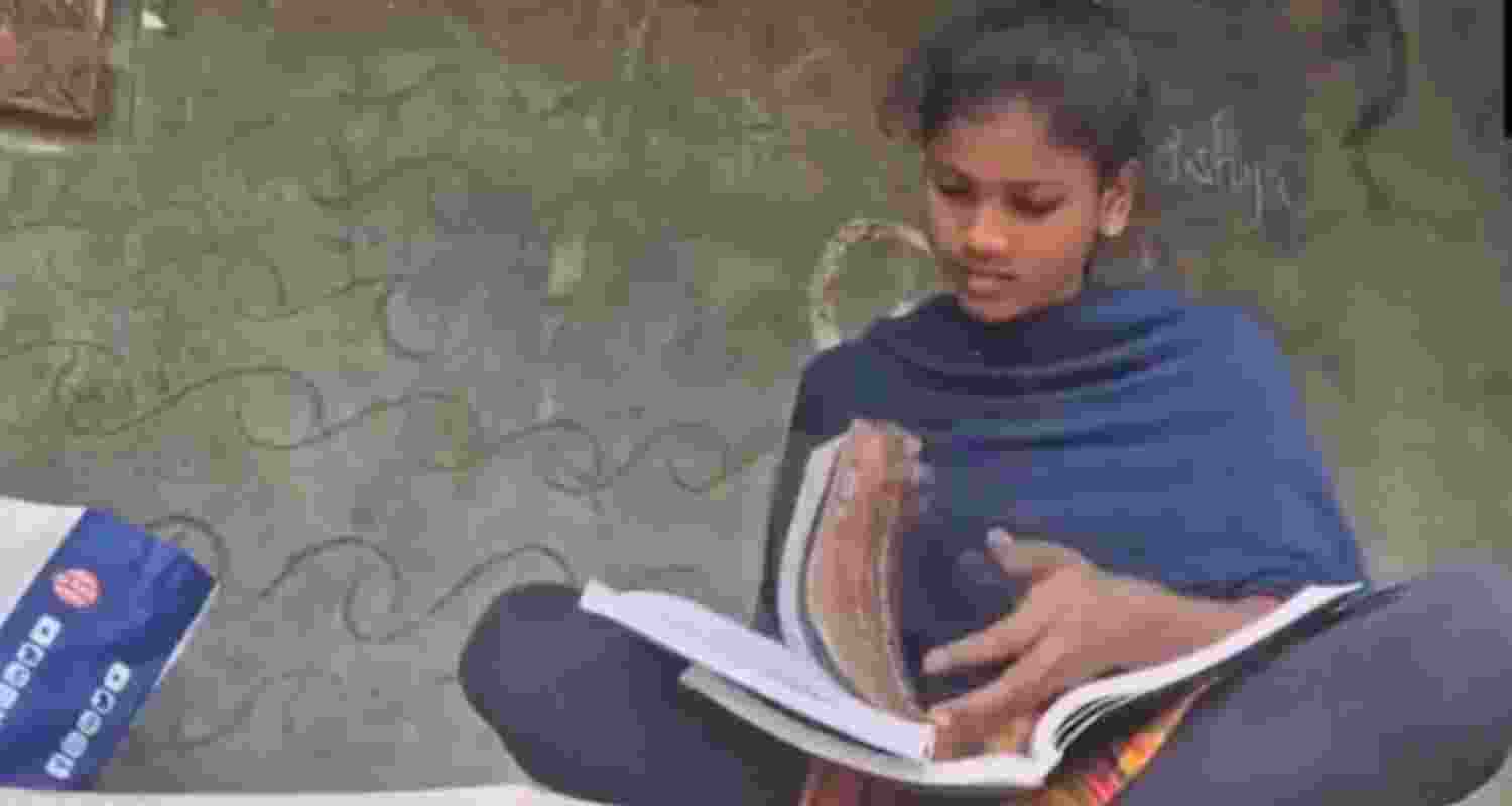 Tamil Nadu's tribal girl cracks JEE exam to secure admission in NIT Tamil Nadu's tribal girl cracks JEE exam to secure admission in NIT