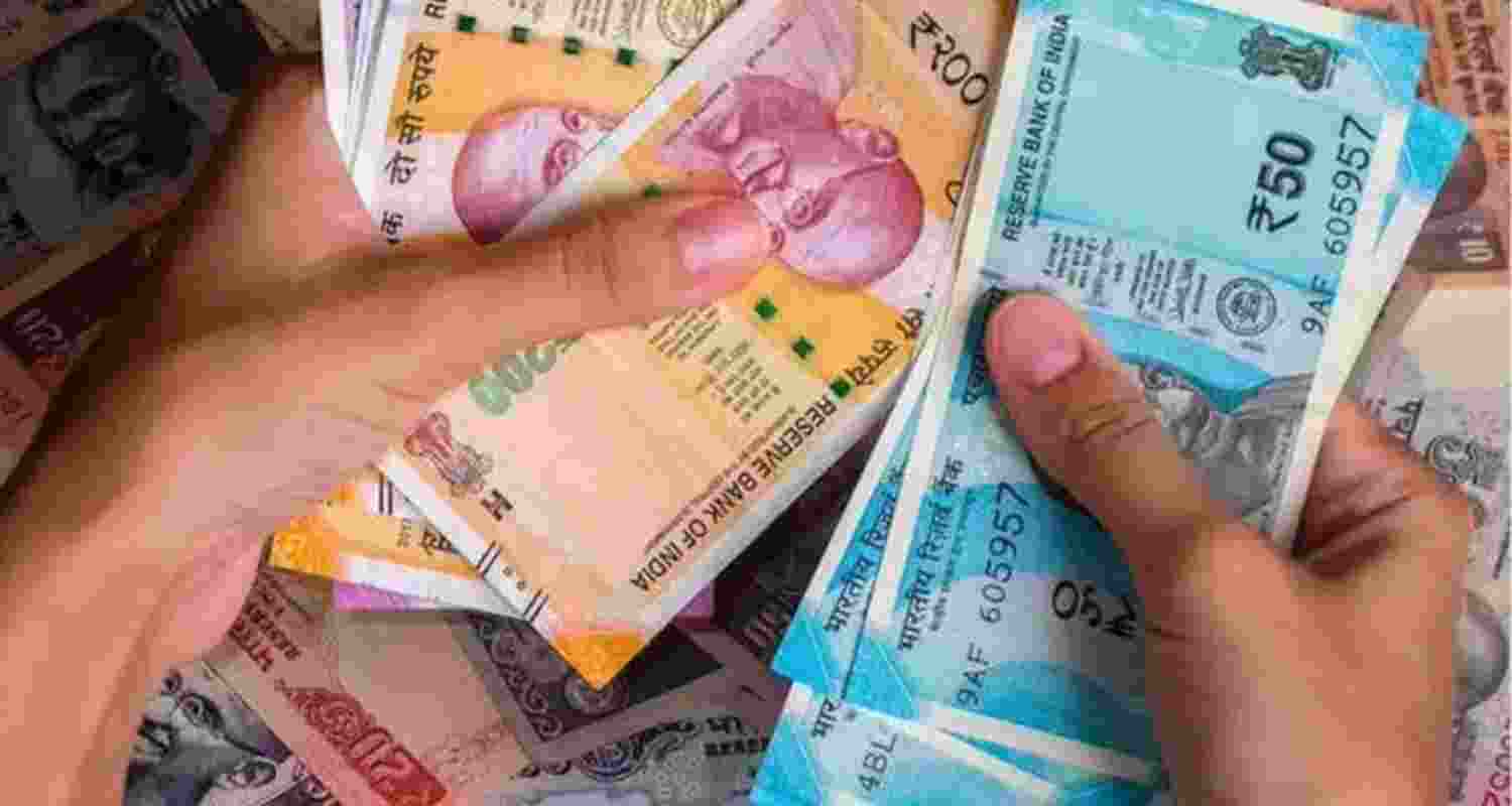 Rupee drops 17 paise to 95.35 against US dollar in early trade Rupee drops 17 paise to 95.35 against US dollar in early trade