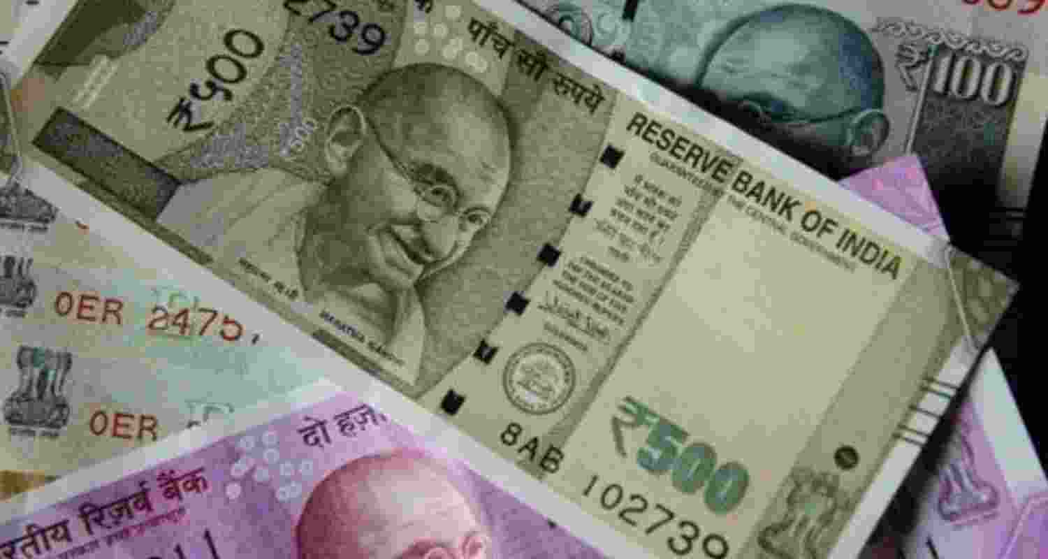Rupee opens 7 paise higher against US dollar in early trade Rupee opens 7 paise higher against US dollar in early trade