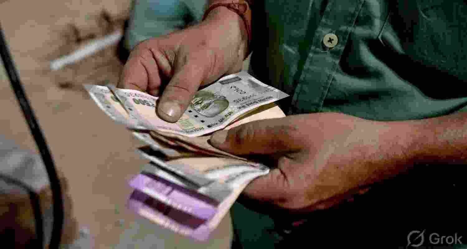 Rupee drops 6 paise against US dollar in early trade Rupee drops 6 paise against US dollar in early trade