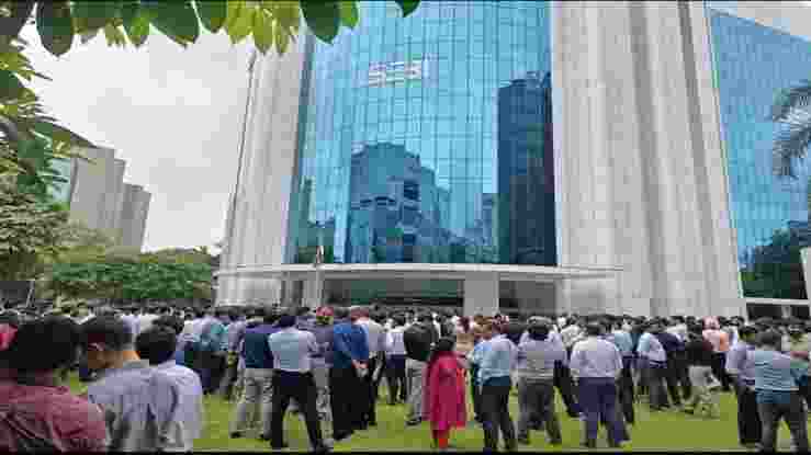Sebi employees protest at HQ demanding Buch resignation Sebi employees protest at HQ demanding Buch resignation