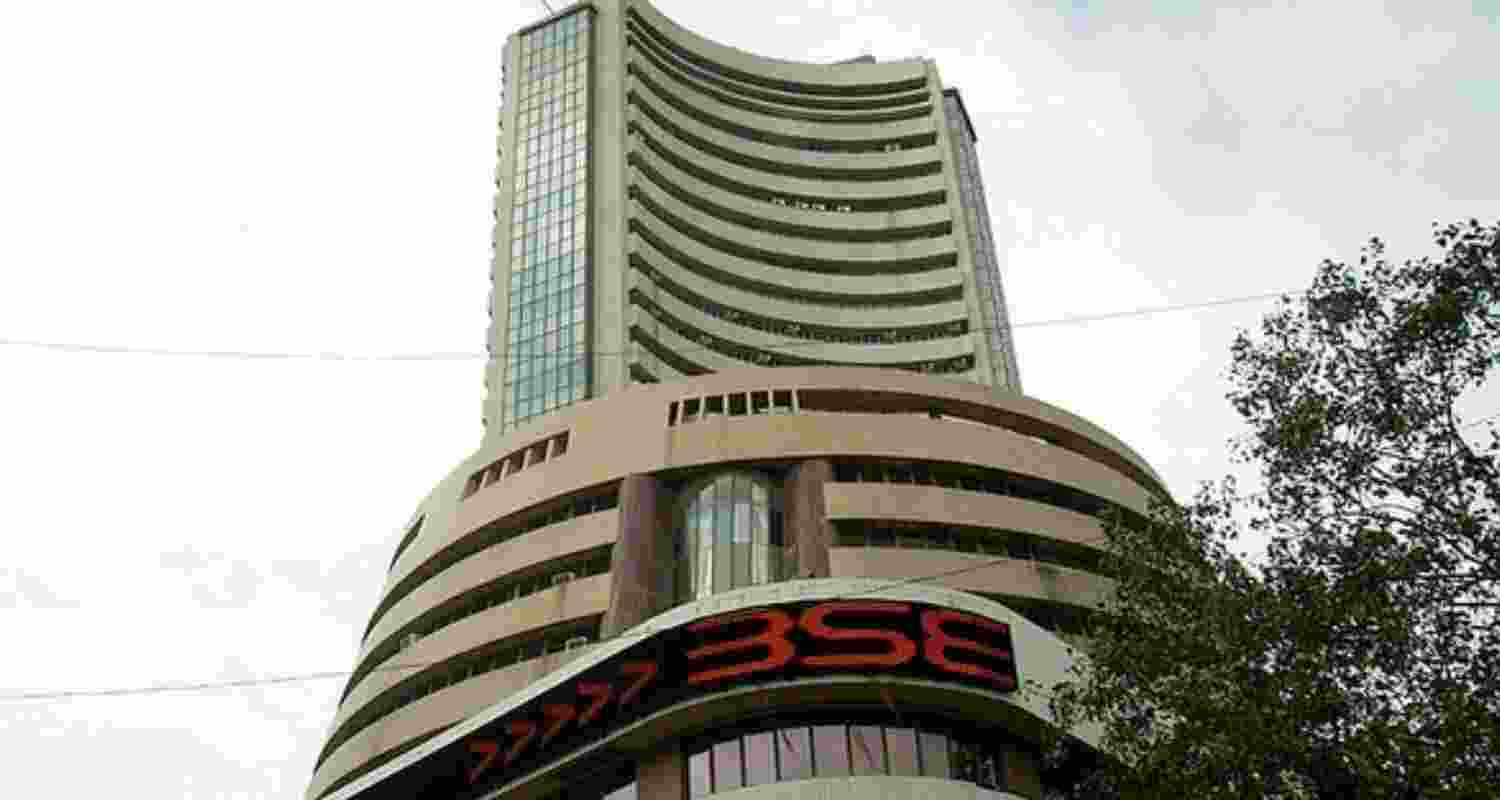 Sensex falls 156 pts, Nifty drops 45 pts in early trade Sensex falls 156 pts, Nifty drops 45 pts in early trade