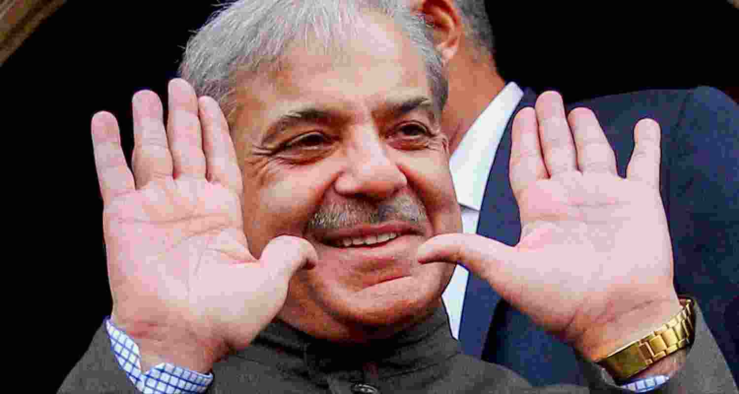 Shehbaz Sharif greeting the media. Shehbaz Sharif greeting the media.