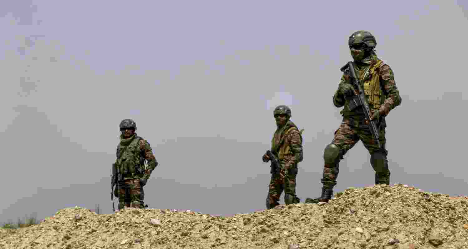 Indian Army destroys live Pakistani shell in Poonch Indian Army destroys live Pakistani shell in Poonch