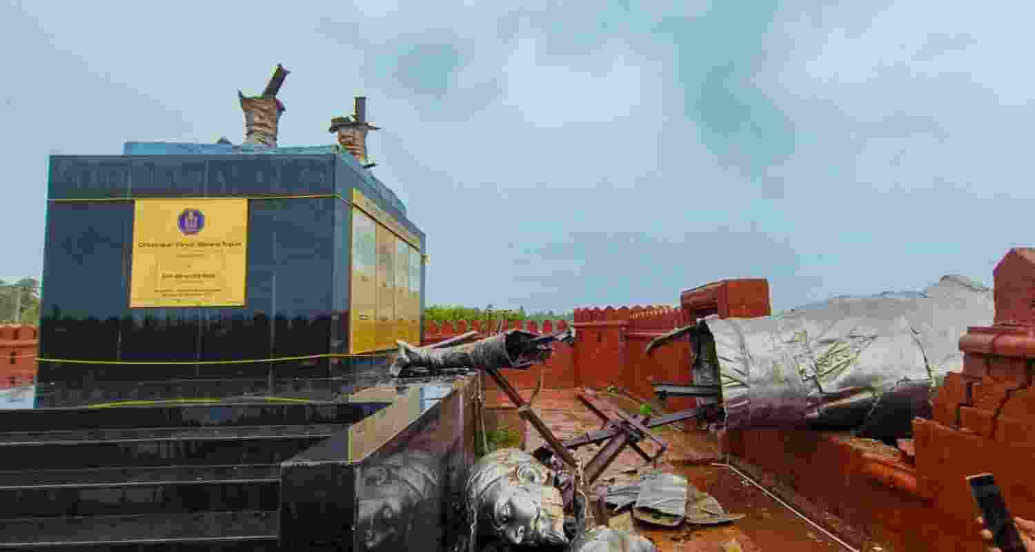 Panels to probe Shivaji statue collapse, build new one Panels to probe Shivaji statue collapse, build new one