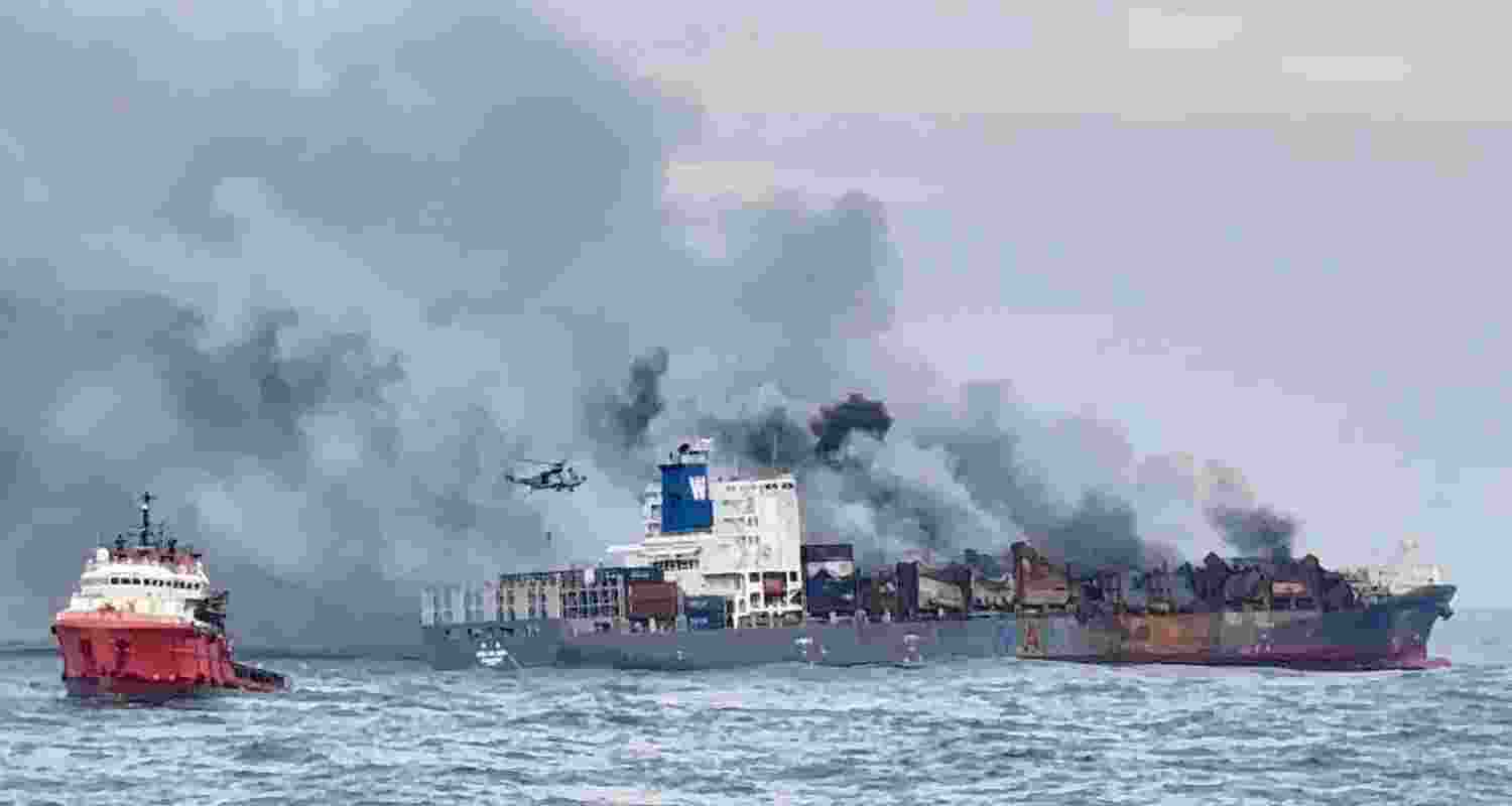 Indian Navy undertakes aerial insertion of salvage team onboard MV Wan Hai 503 vessel Indian Navy undertakes aerial insertion of salvage team onboard MV Wan Hai 503 vessel