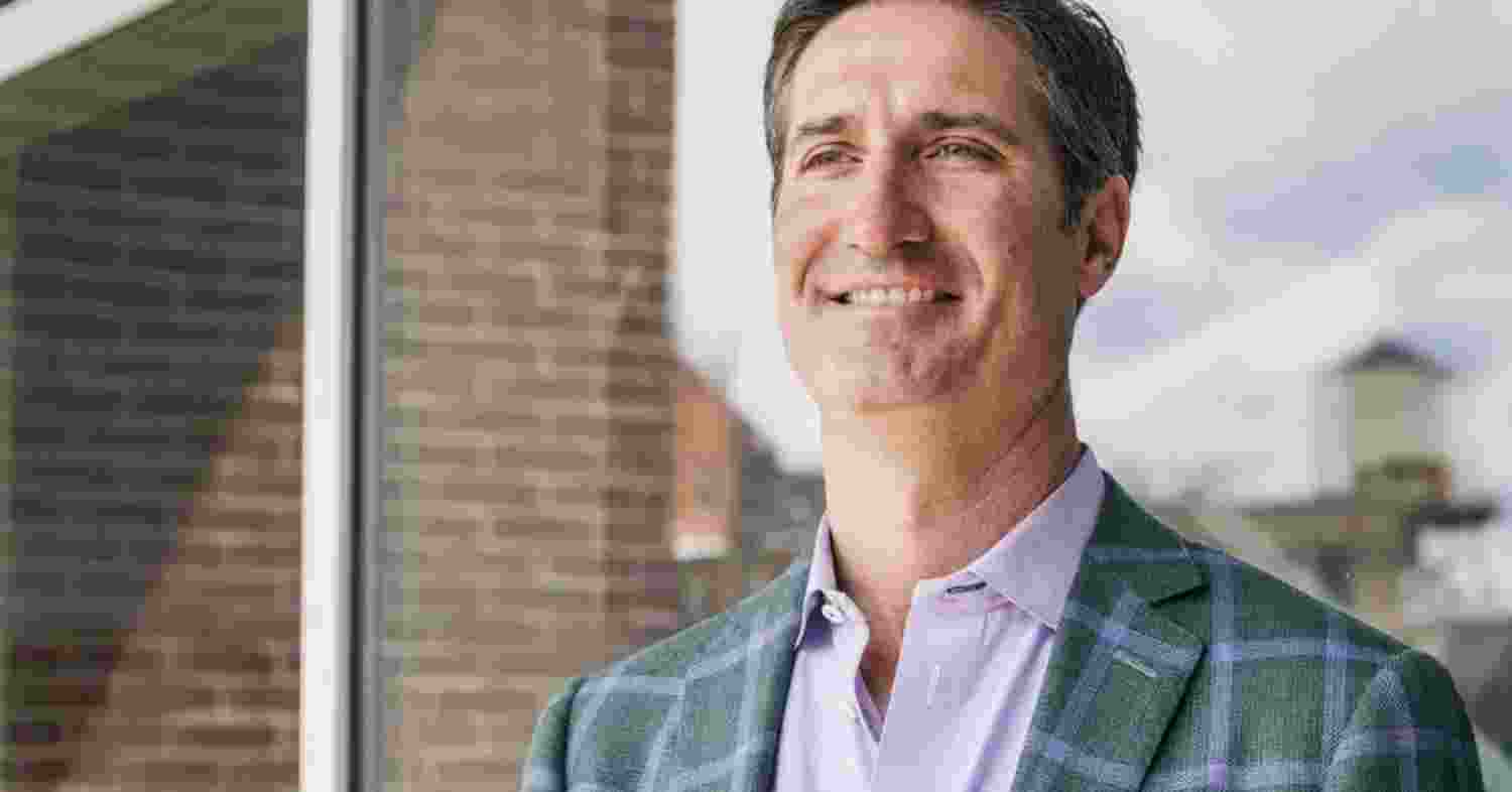 Should Starbucks CEO commute 1,000 miles or work remotely? Should Starbucks CEO commute 1,000 miles or work remotely?