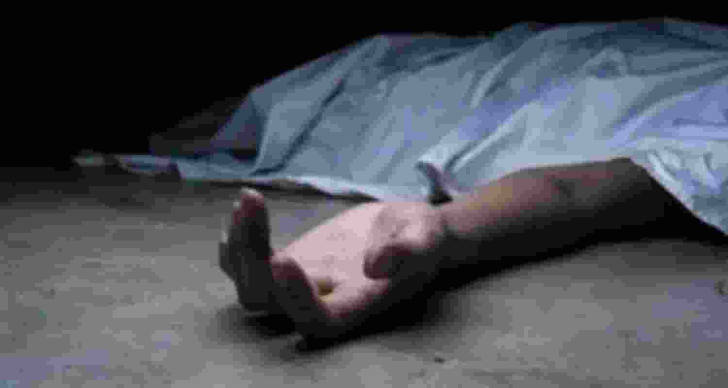 Andhra man films wife's suicide attempt Andhra man films wife's suicide attempt