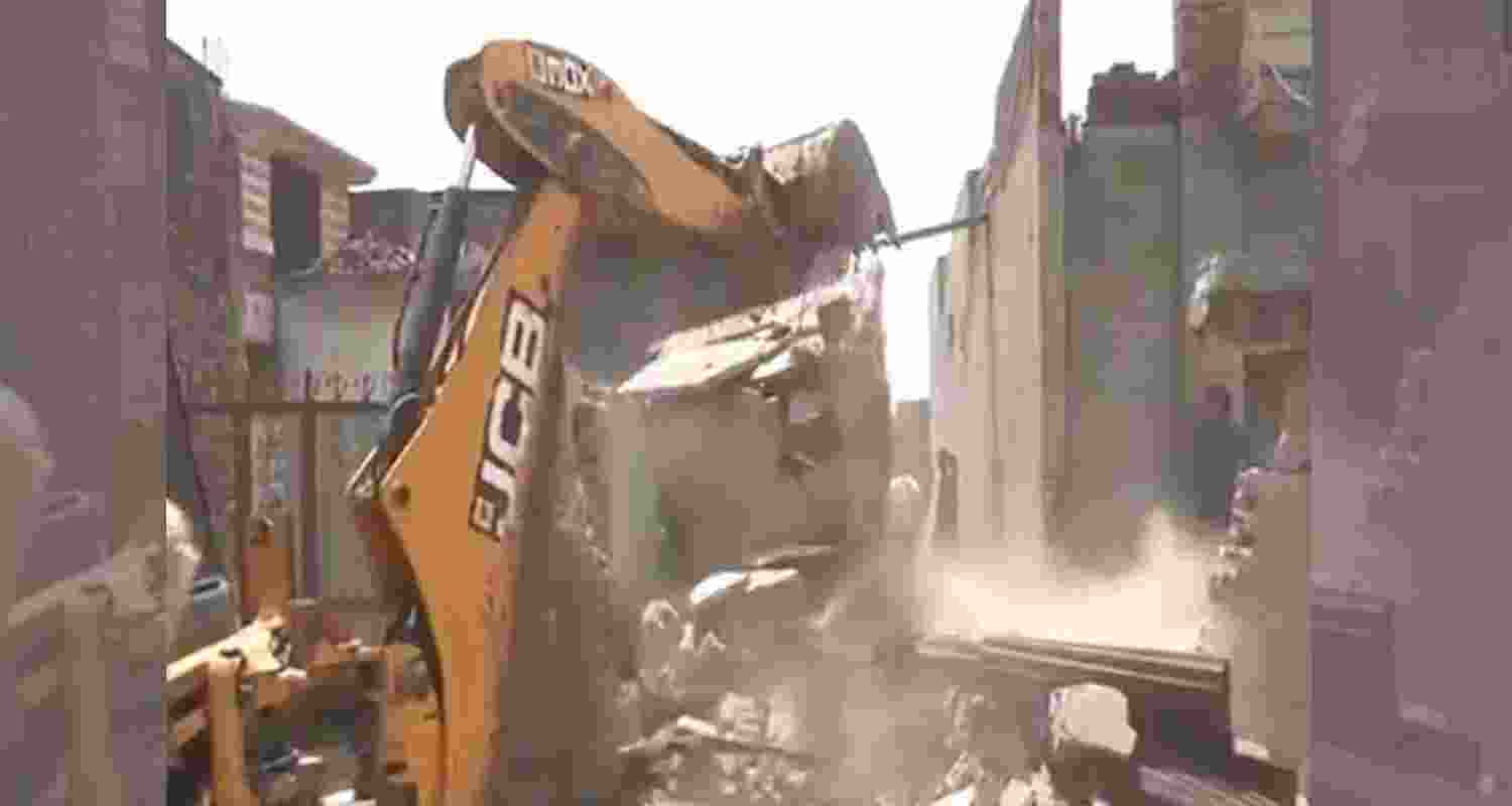 The Punjab Police raze drug peddlers’ properties on Panchayat land. The Punjab Police raze drug peddlers’ properties on Panchayat land.