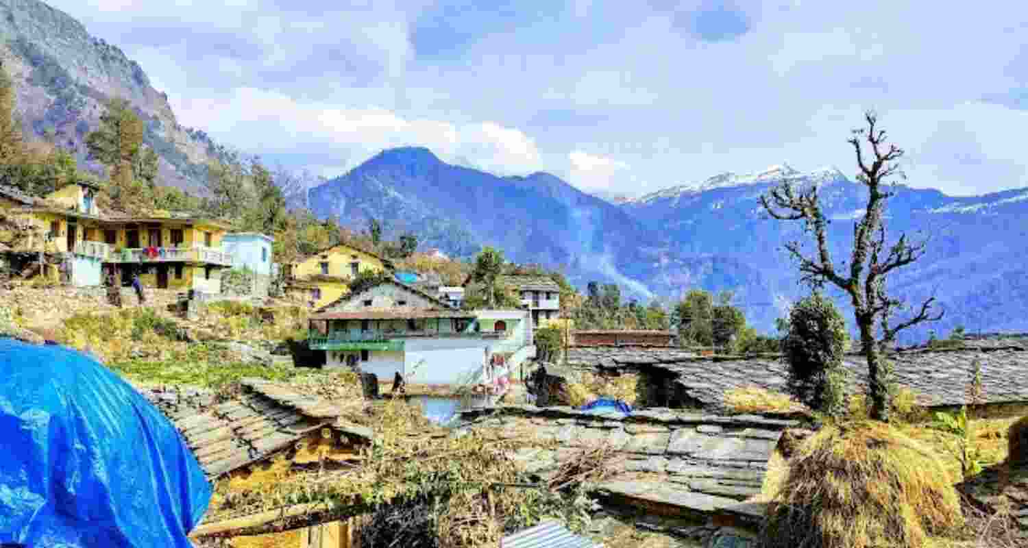 This picture is of Sari village in Rudraprayag, where homestays have been started in every house. This picture is of Sari village in Rudraprayag, where homestays have been started in every house.