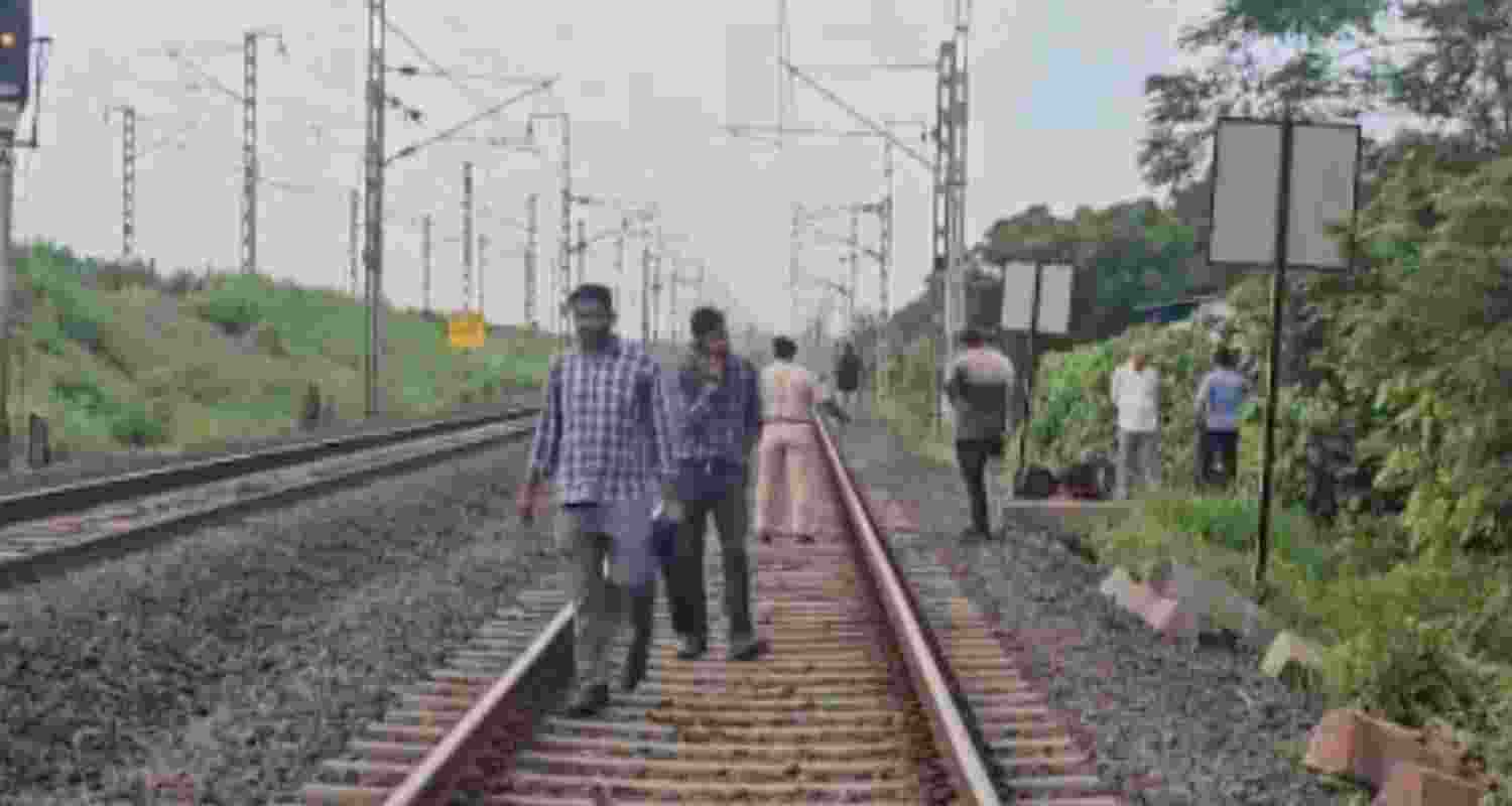 Bid to derail 2 trains, including Rajdhani, foiled in UP's Hardoi Bid to derail 2 trains, including Rajdhani, foiled in UP's Hardoi