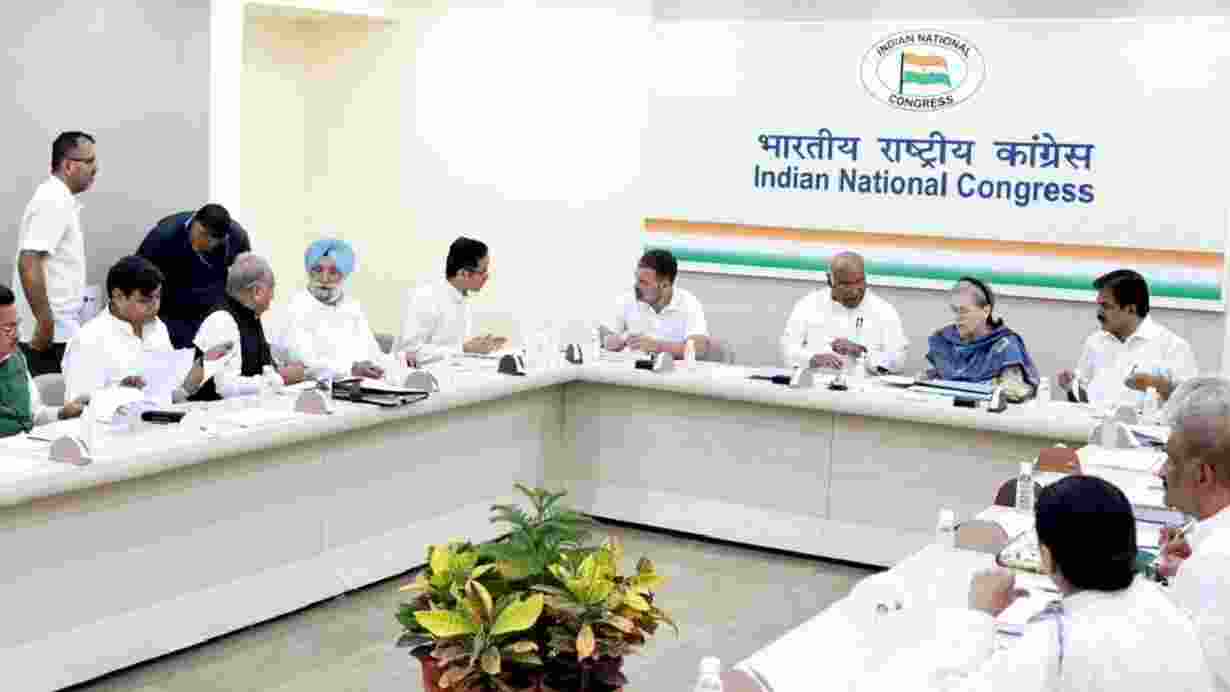 Congress' CEC meets to finalise candidates for Maharashtra polls Congress' CEC meets to finalise candidates for Maharashtra polls