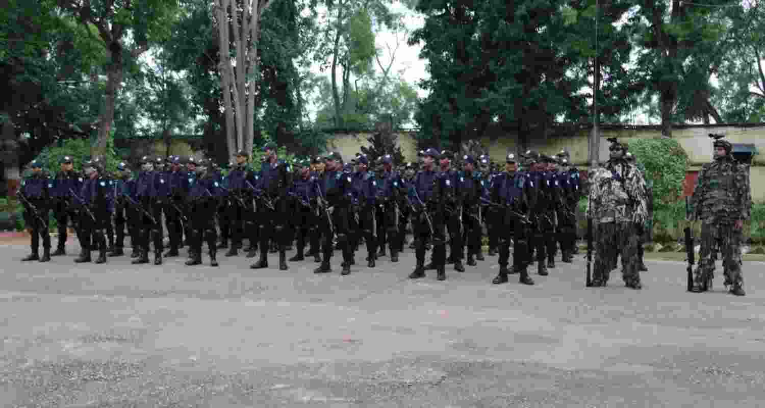 Delhi Police arrests suspected ISIS man in Ranchi lodge. Delhi Police arrests suspected ISIS man in Ranchi lodge.