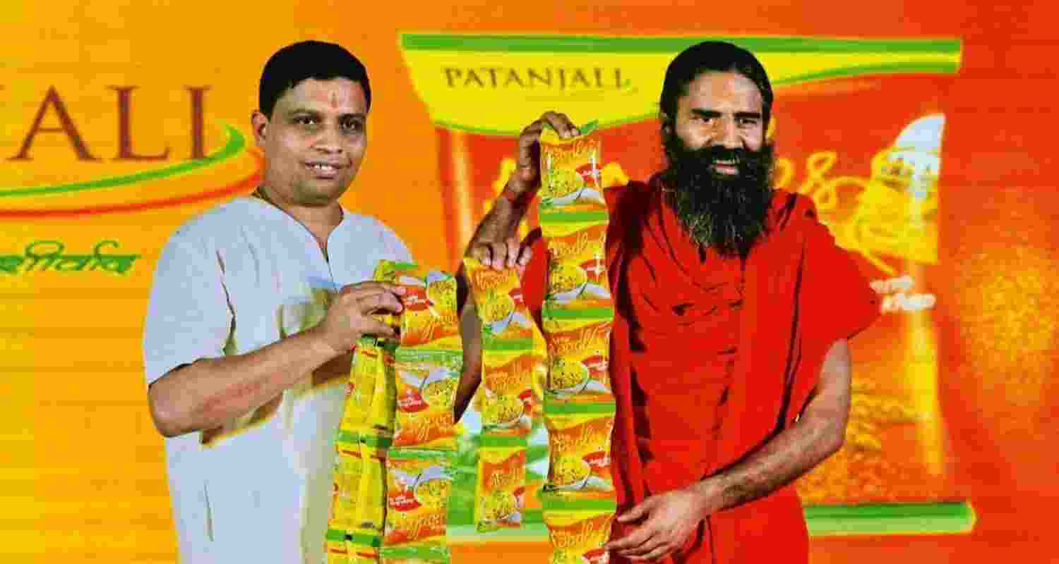 Acharya Balkrishna and Yoga Guru Baba Ramdev submitted their unconditional apologies in Supreme Court. Image X. Acharya Balkrishna and Yoga Guru Baba Ramdev submitted their unconditional apologies in Supreme Court. Image X.