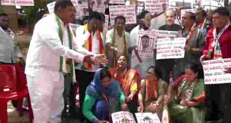 Congress workers took to the streets in protest, burning effigies of JDS leader Prajwal Revanna, amidst allegations of obscenity against him. Congress workers took to the streets in protest, burning effigies of JDS leader Prajwal Revanna, amidst allegations of obscenity against him.