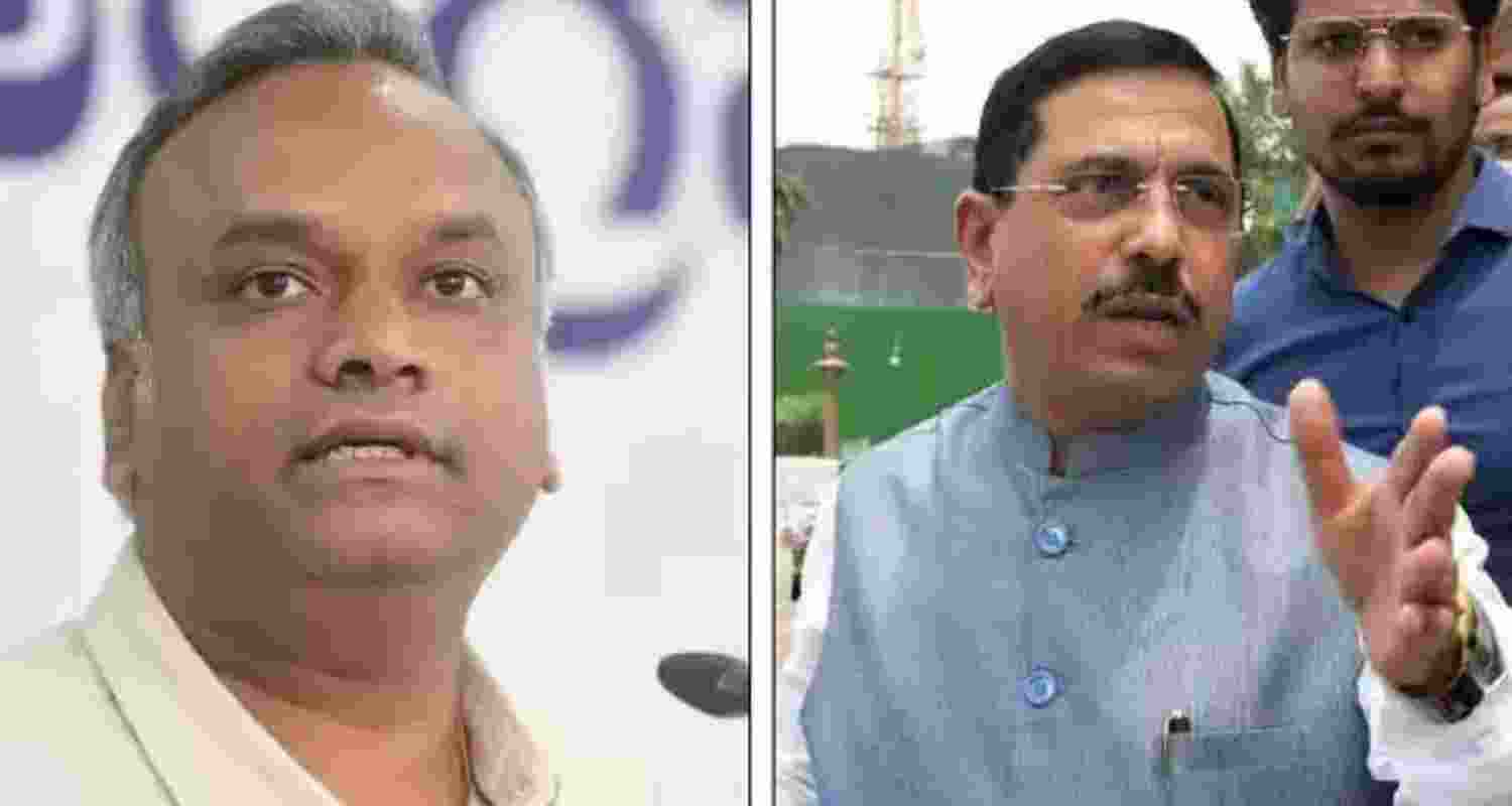 Karnataka Polls: Pralhad Joshi, Bhagwanth Khuba Lead by Example, Cast Votes Early. Karnataka Polls: Pralhad Joshi, Bhagwanth Khuba Lead by Example, Cast Votes Early.