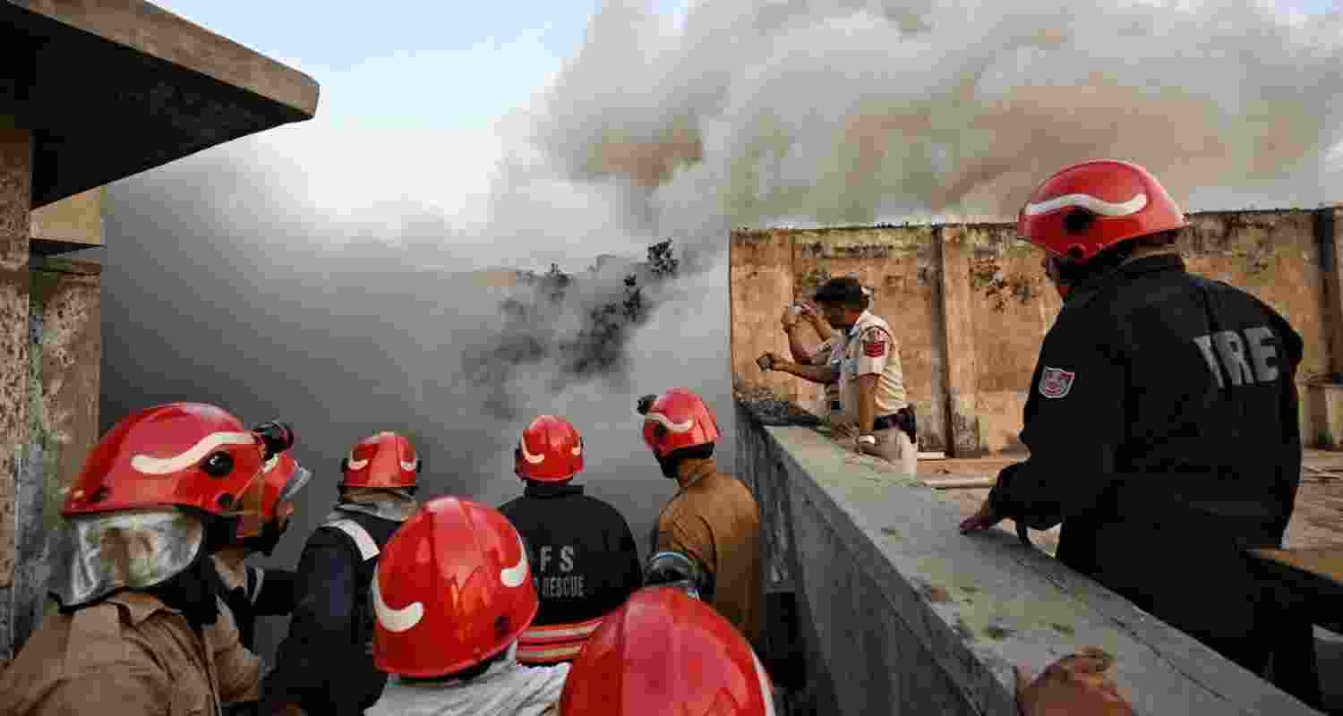 Massive Blaze Ravages Chandni Chowk, Traders Count Losses. Massive Blaze Ravages Chandni Chowk, Traders Count Losses.