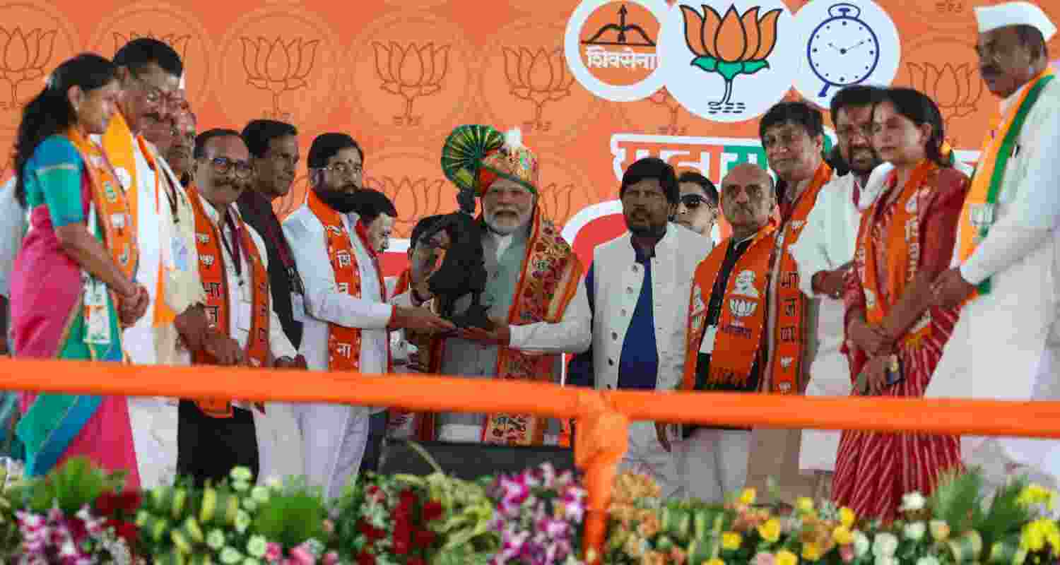 PM Modi warns Maharashtra of water scarcity under MVA rule. PM Modi warns Maharashtra of water scarcity under MVA rule.