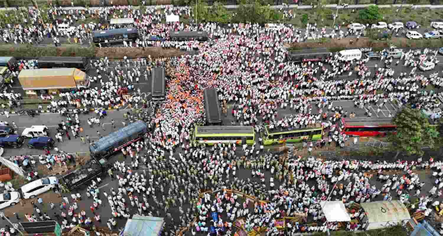 Home Minister G Parameshwara defends Karnataka police in violent protests. Home Minister G Parameshwara defends Karnataka police in violent protests.
