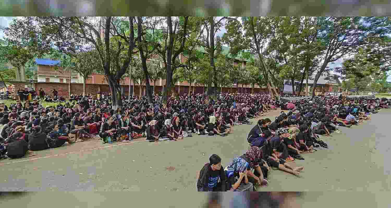 Tensions Rise as Kuki Women Confront Security Forces. Tensions Rise as Kuki Women Confront Security Forces.