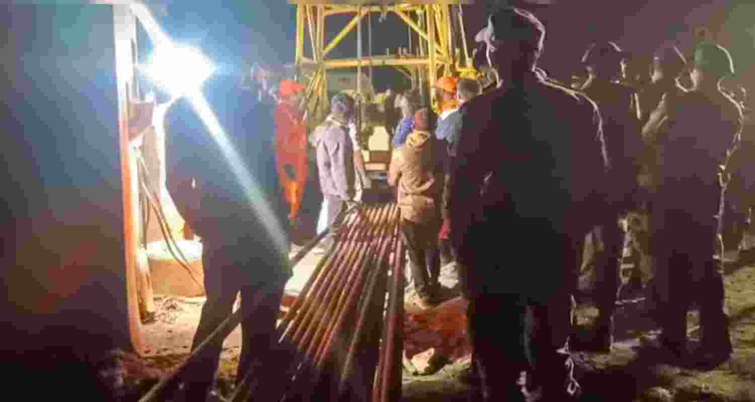 Teen Girl Rescued After 33 Hours From Gujarat's Kutch Borewell. Teen Girl Rescued After 33 Hours From Gujarat's Kutch Borewell.