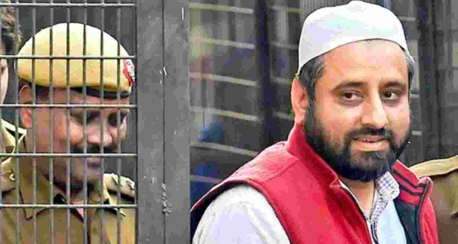 Tensions rise as AAP MLA Amanatullah Khan evades arrest. Tensions rise as AAP MLA Amanatullah Khan evades arrest.
