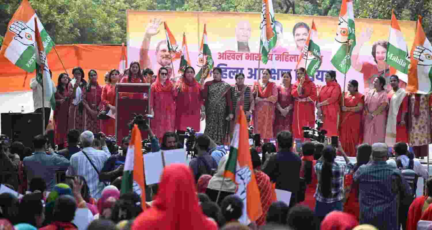 Alka Lamba leads protest demanding 33 percent reservation. Alka Lamba leads protest demanding 33 percent reservation.