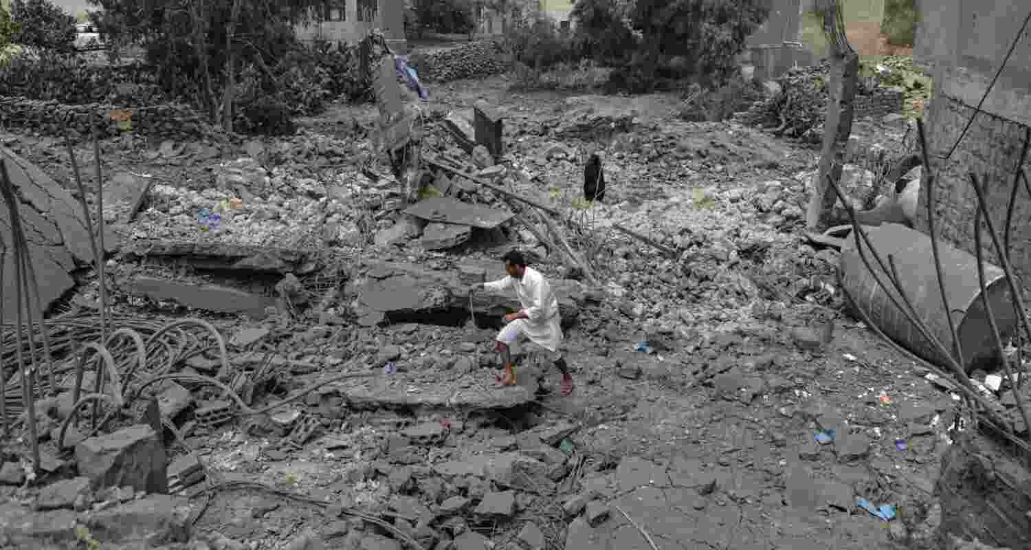 Six Dead 13 Hurt in US Strikes on Yemen Factory. Six Dead 13 Hurt in US Strikes on Yemen Factory.