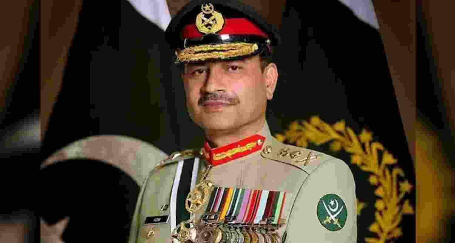 Pakistan army chief warns India of massive nuclear strike. Pakistan army chief warns India of massive nuclear strike.