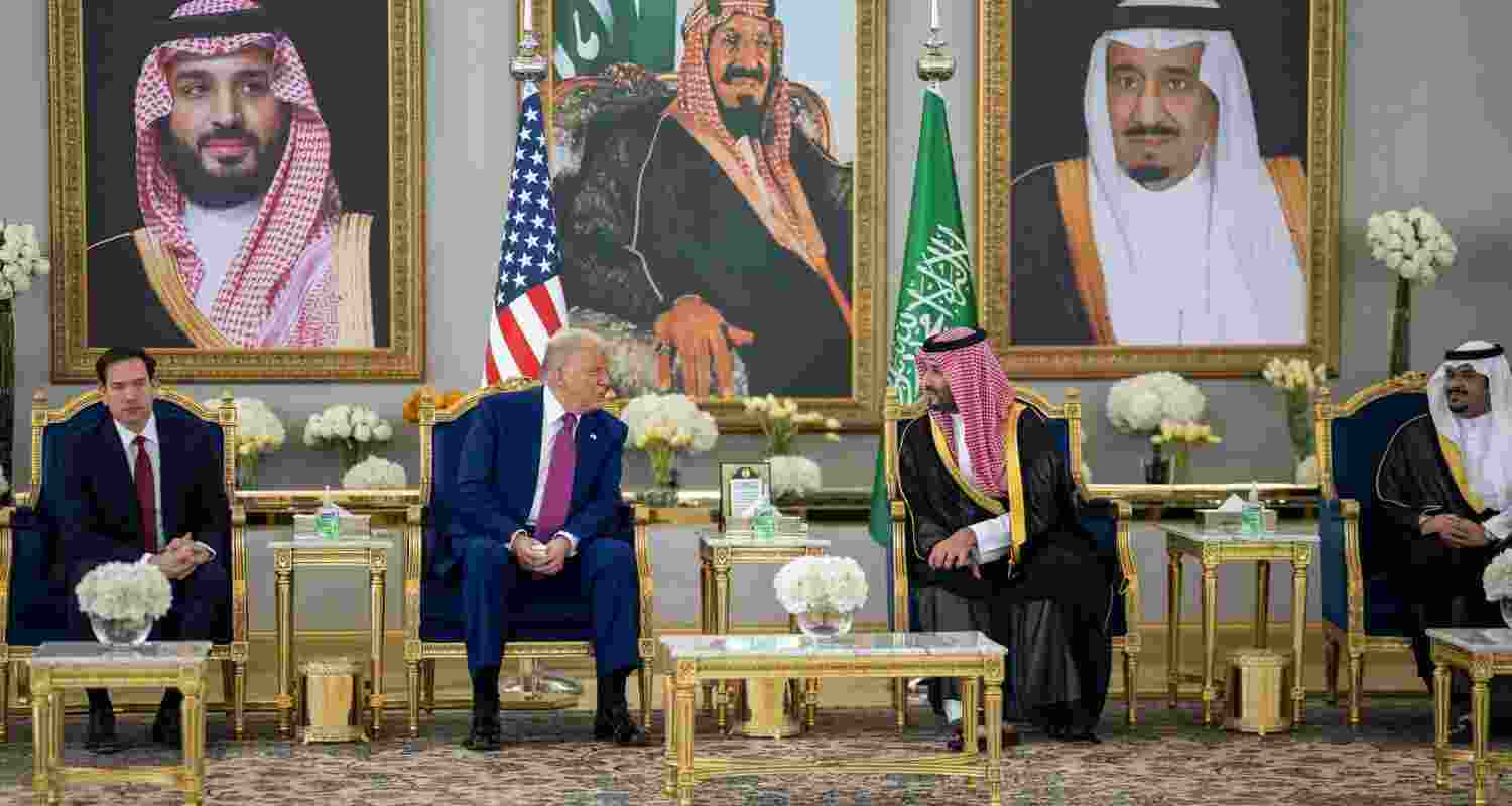 Trump to discuss Israel withdrawal and Gaza rebuilding plan. Trump to discuss Israel withdrawal and Gaza rebuilding plan.