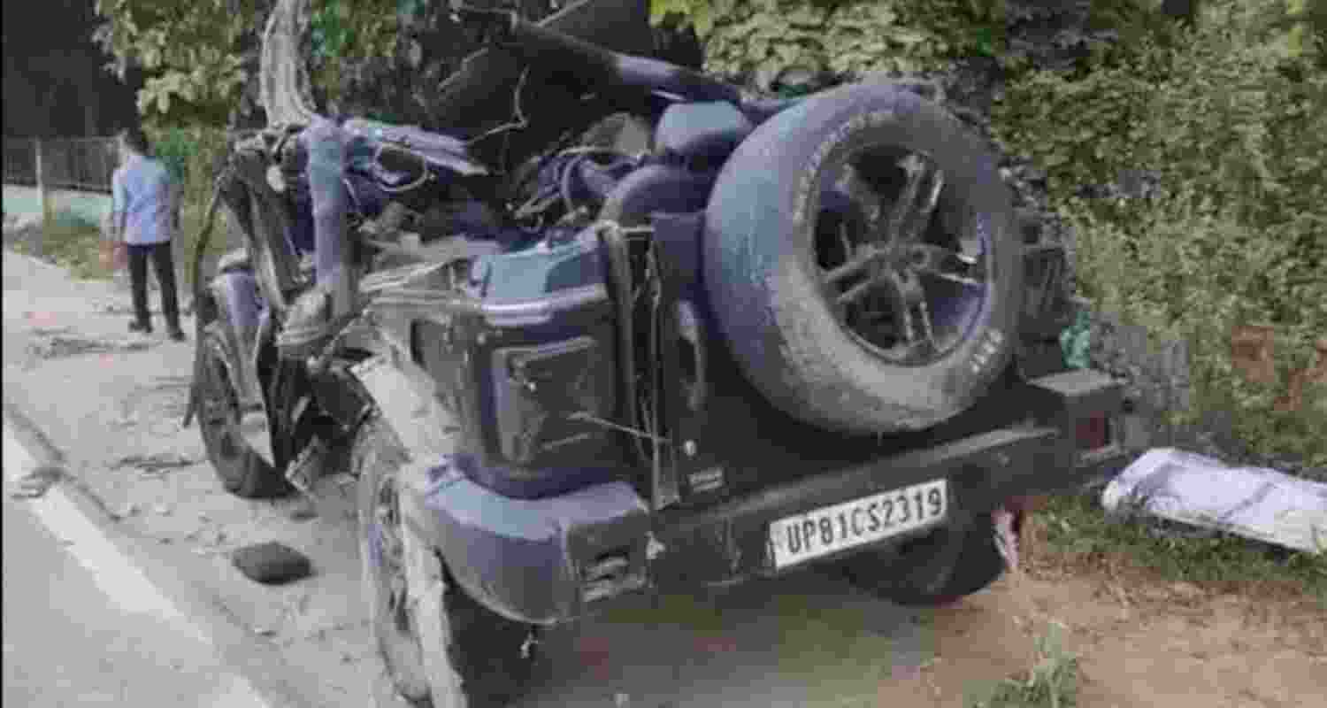 Delhi-Jaipur Expressway crash kills five passengers in Thar. Delhi-Jaipur Expressway crash kills five passengers in Thar.